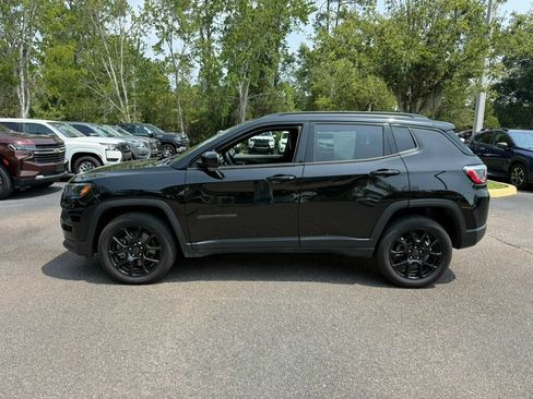 Used 2026 Jeep Compass Latitude AWD/4WD image 2