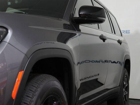 New 2025 Jeep Grand Cherokee L Altitude image 12