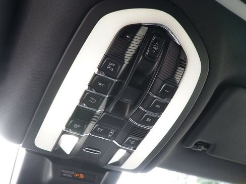 Used 2024 Porsche Macan AWD/4WD image 24