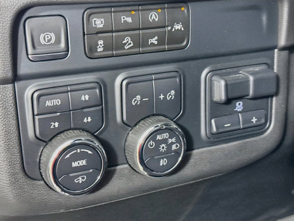 Used 2025 Chevrolet Tahoe RST w/ RST Capability Package AWD/4WD image 12