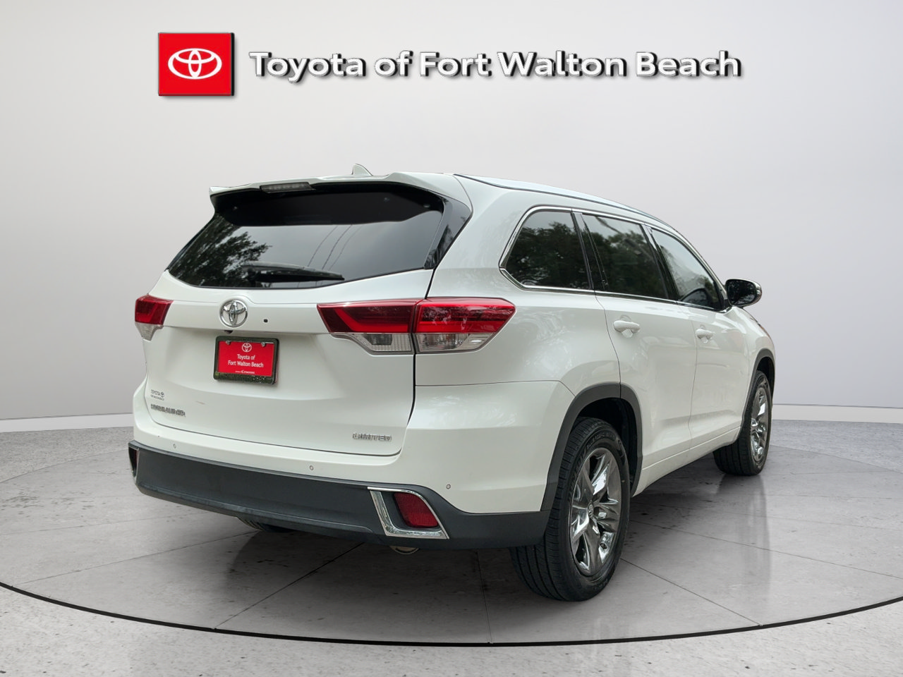 Used 2019 Toyota Highlander Limited Platinum FWD image 6