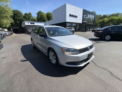 Used 2012 Volkswagen Jetta S FWD image 2