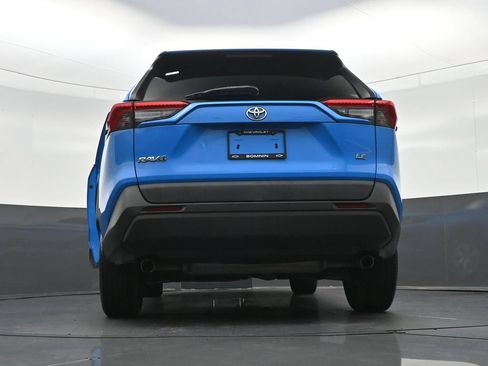 Used 2020 Toyota RAV4 LE FWD image 25