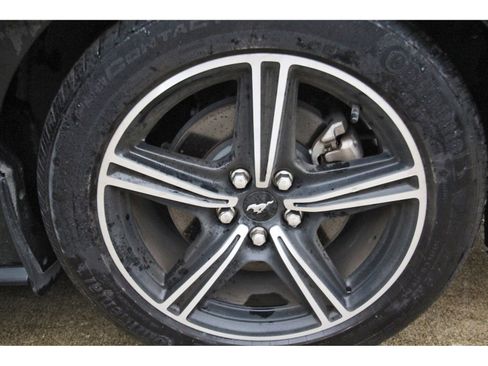Used 2025 Ford Mustang Coupe RWD image 27