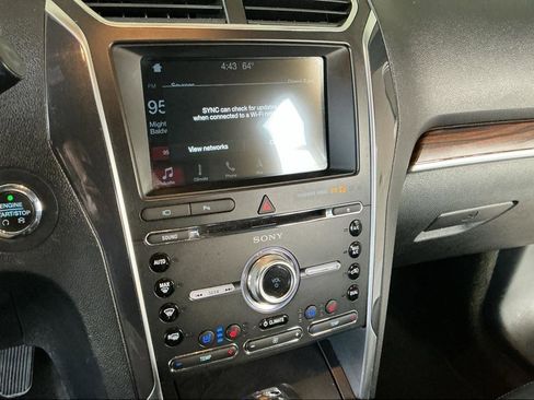 Used 2018 Ford Explorer Limited image 7