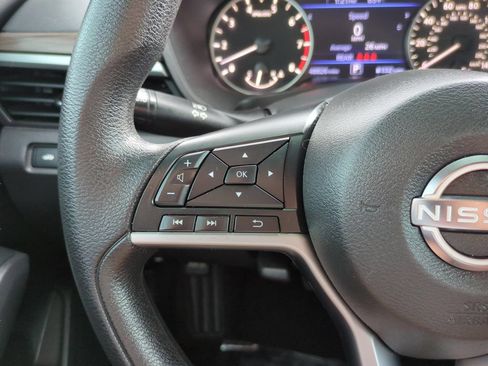 Used 2024 Nissan Altima 2.5 SV FWD image 19