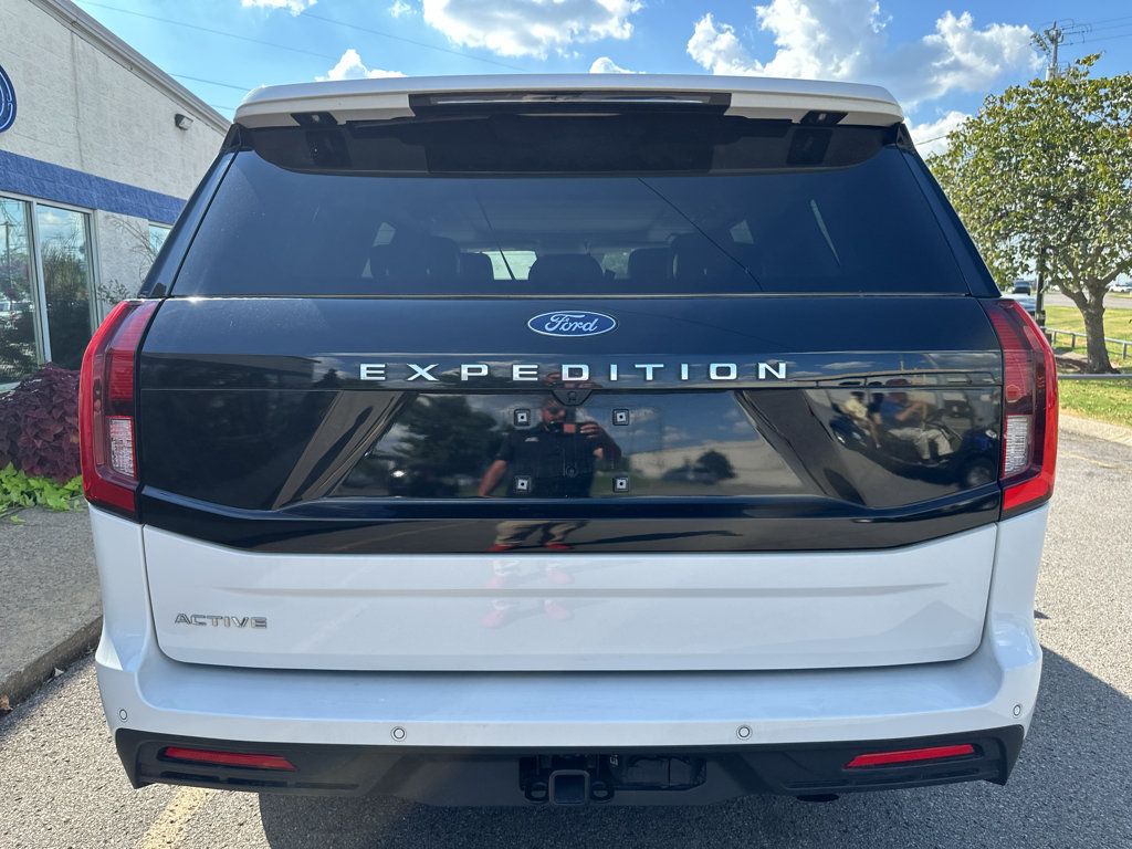 Used 2025 Ford Expedition Active AWD/4WD image 5