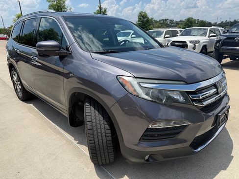 Used 2018 Honda Pilot Touring image 3