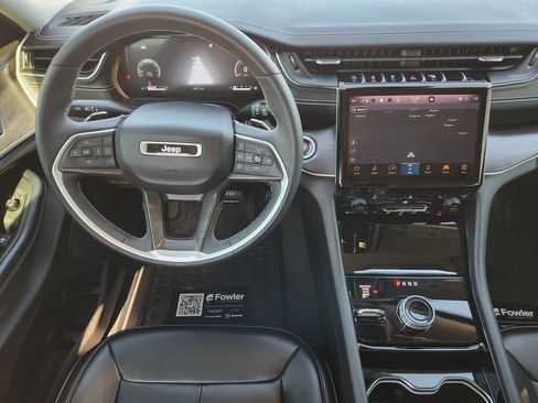 Used 2023 Jeep Grand Cherokee Limited w/ Black Appearance Package image 27