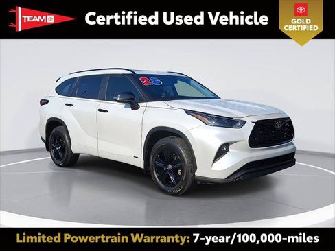 Certified 2025 Toyota Highlander XLE AWD/4WD image 1