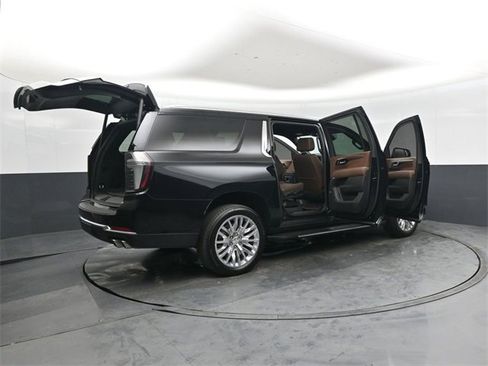 Used 2025 Chevrolet Suburban High Country w/ LPO, Illumination Package image 52