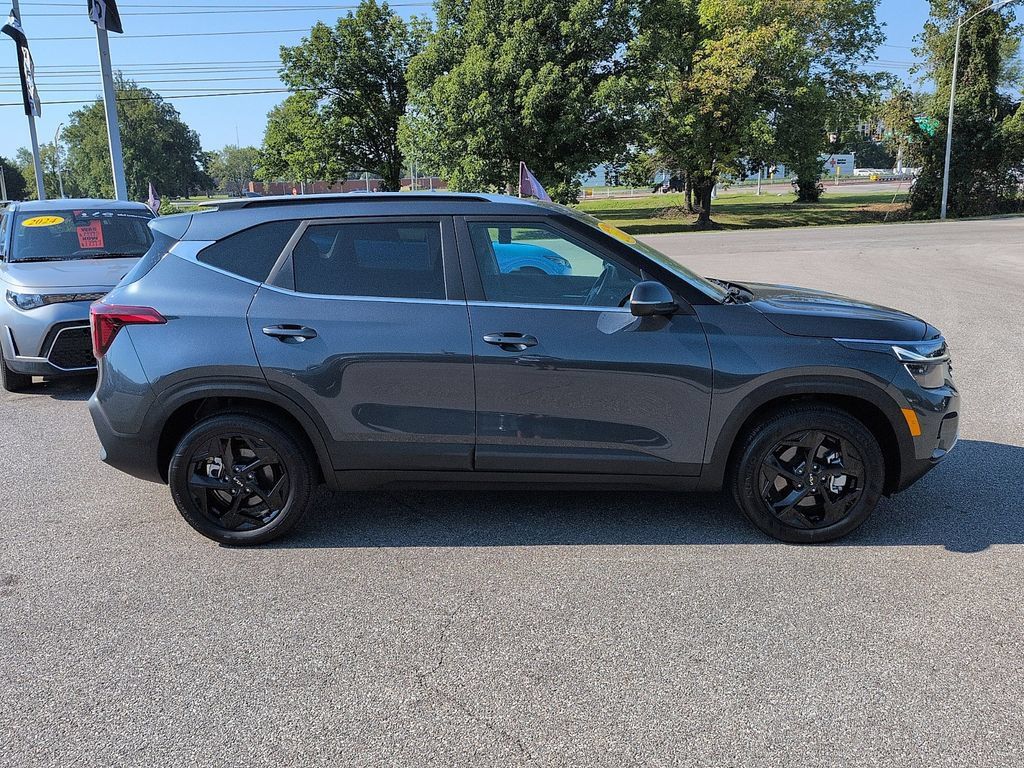 Used 2026 Kia Seltos EX w/ EX Sunroof Package AWD/4WD image 2