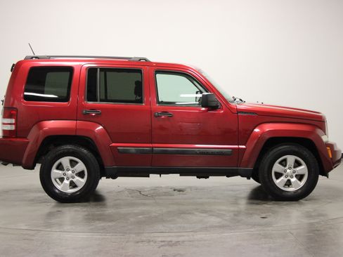 Used 2012 Jeep Liberty Sport w/ Popular Equipment Group AWD/4WD image 9