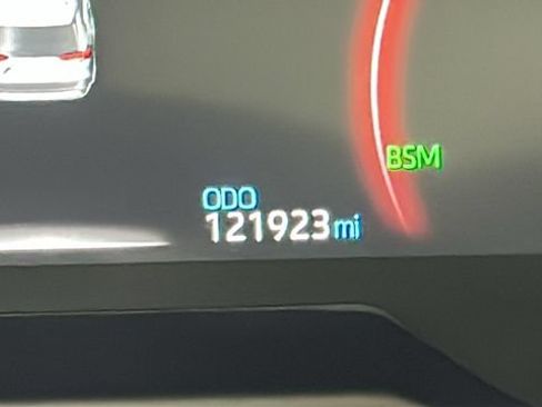 Used 2019 Toyota RAV4 Limited AWD/4WD image 18