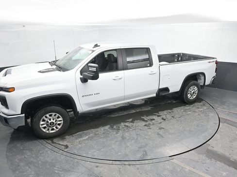 Used 2024 Chevrolet Silverado 2500 LT w/ Convenience Package image 40