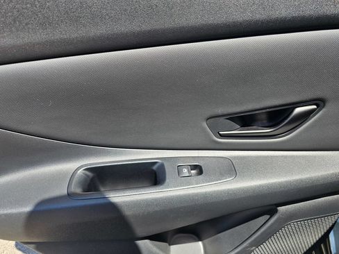 Certified 2025 Hyundai Elantra Sport FWD image 19