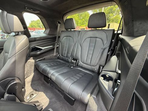 Used 2022 BMW X7 xDrive40i w/ M Sport Package AWD/4WD image 24