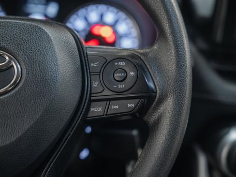 Used 2021 Toyota RAV4 LE image 31