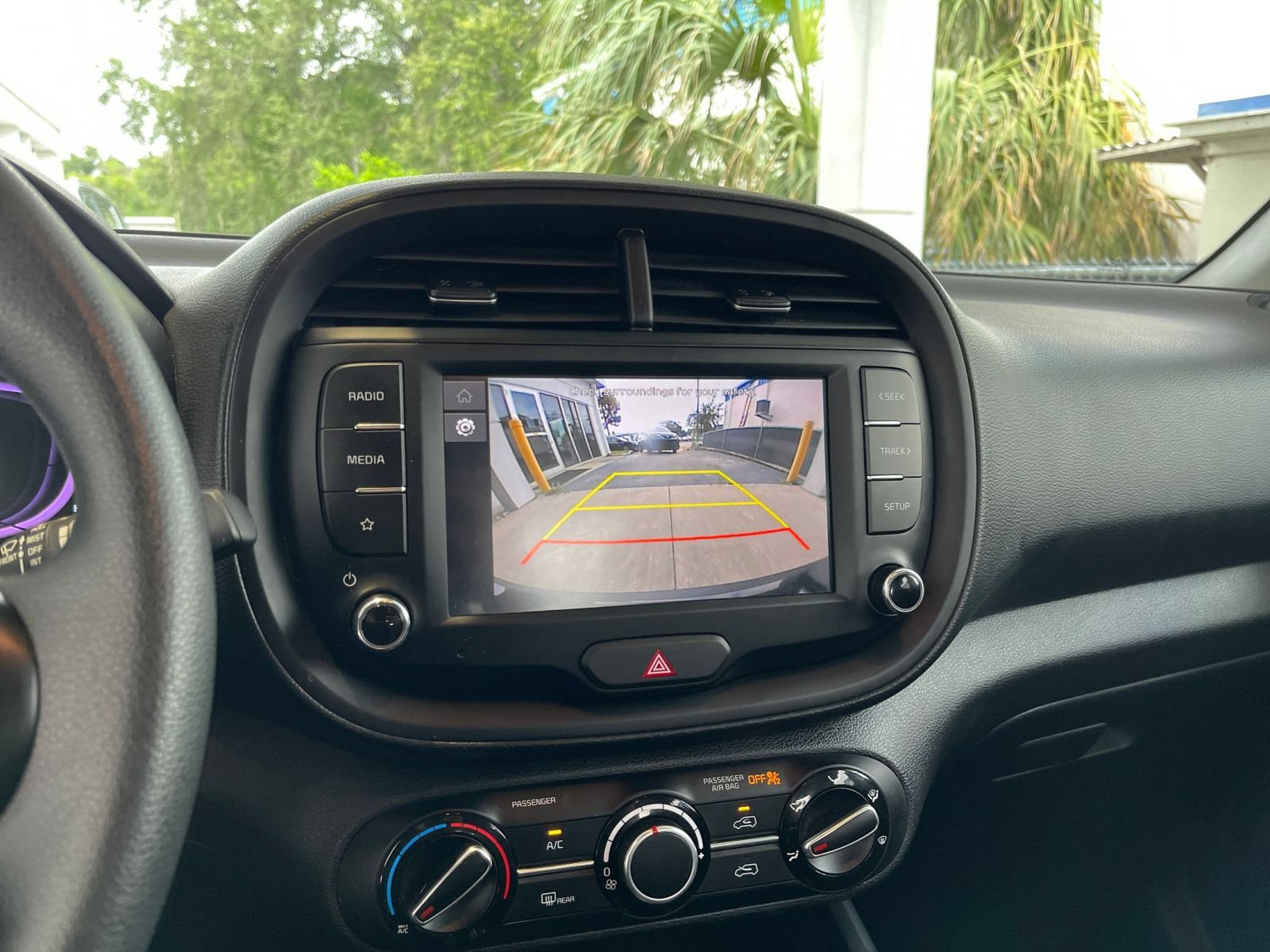 Used 2025 Kia Soul LX w/ LX Technology Package FWD image 21