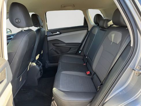 Used 2024 Volkswagen Taos SE image 15