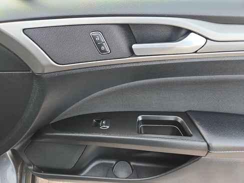 Used 2017 Ford Fusion SE image 34