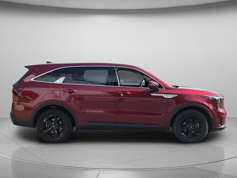Used 2024 Kia Sorento LX FWD image 9