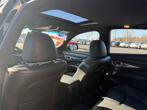 Used 2019 INFINITI Q70 Luxe w/ Sport Package image 23