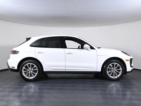 Certified 2022 Porsche Macan AWD/4WD image 8