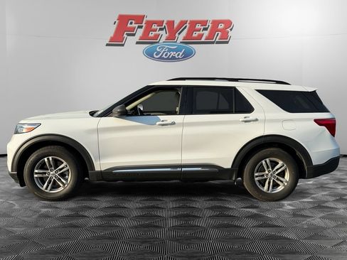 Used 2022 Ford Explorer XLT w/ Class IV Trailer Tow Package RWD image 2