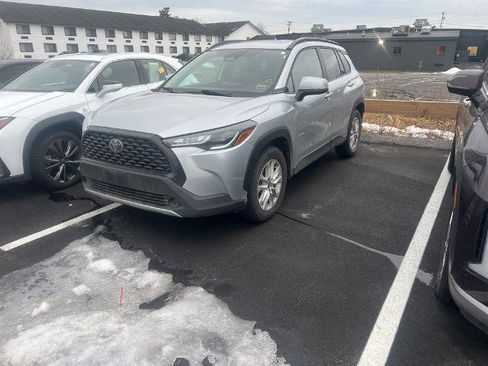 Used 2023 Toyota Corolla Cross LE image 1