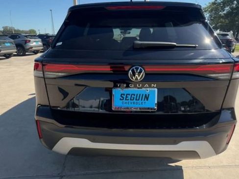 Used 2025 Volkswagen Tiguan S FWD image 7