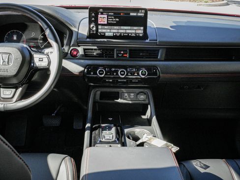 Certified 2025 Honda Pilot TrailSport image 29