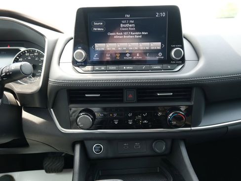 Used 2023 Nissan Rogue S AWD/4WD image 18