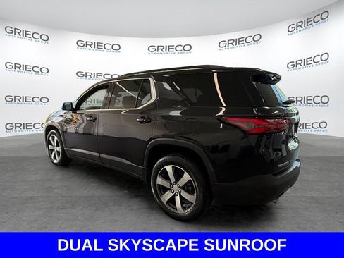 Used 2023 Chevrolet Traverse LT w/ LT Premium Package AWD/4WD image 5
