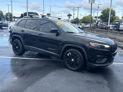 Used 2020 Jeep Cherokee Latitude FWD image 2