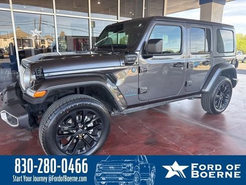Used 2025 Jeep Wrangler Unlimited Sahara w/ Safety Group AWD/4WD image 1