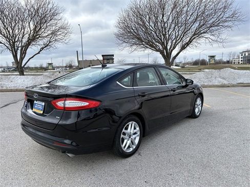 Used 2016 Ford Fusion SE image 4