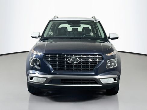 Used 2024 Hyundai Venue Limited FWD image 2