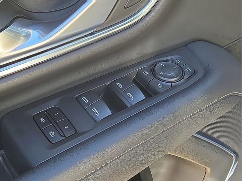 Used 2022 GMC Yukon SLT w/ SLT Premium Package image 23