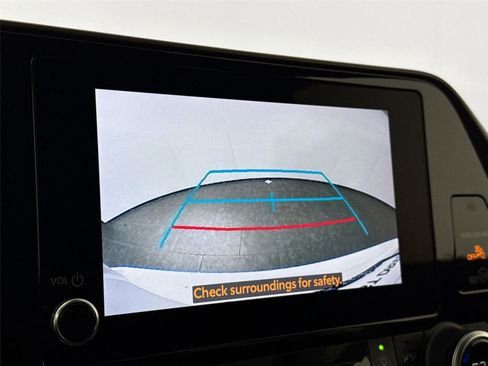 Used 2023 Toyota Highlander LE FWD image 24