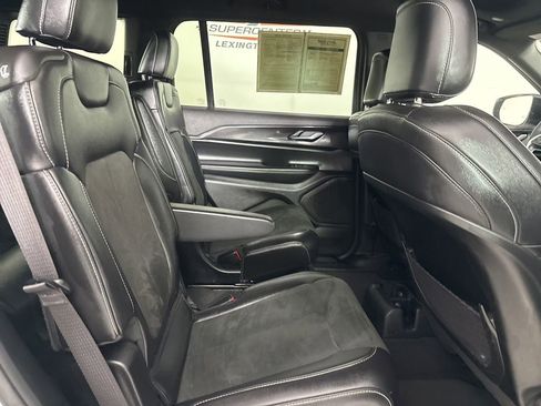 Used 2023 Jeep Grand Cherokee L Laredo image 28