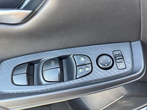 Used 2025 Nissan Sentra SV FWD image 17