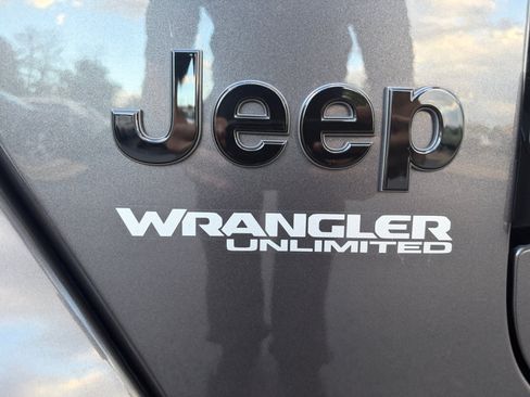 Used 2021 Jeep Wrangler Unlimited Sahara AWD/4WD image 28