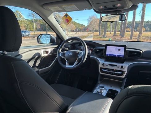 Used 2023 Ford Explorer XLT image 26