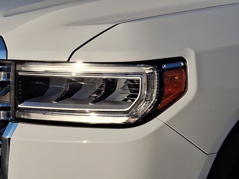 Used 2023 GMC Acadia SLE FWD image 9