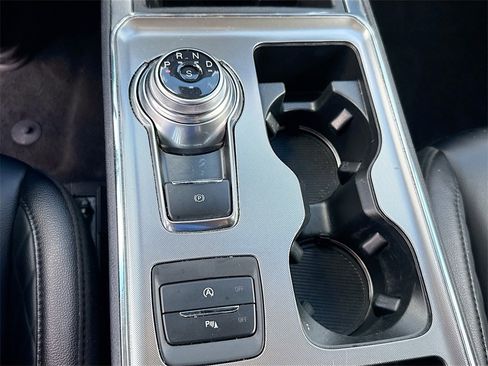 Used 2024 Ford Edge Titanium image 17