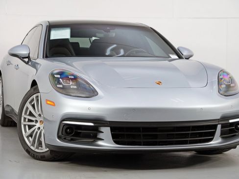 Used 2018 Porsche Panamera 4 image 4