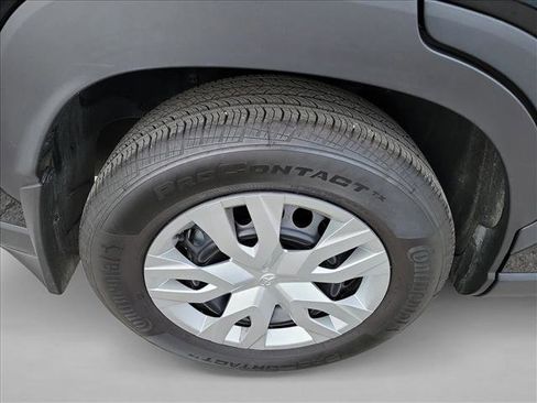 Used 2025 Toyota Corolla Cross L image 11