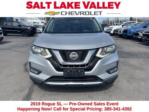 Used 2019 Nissan Rogue SL image 2
