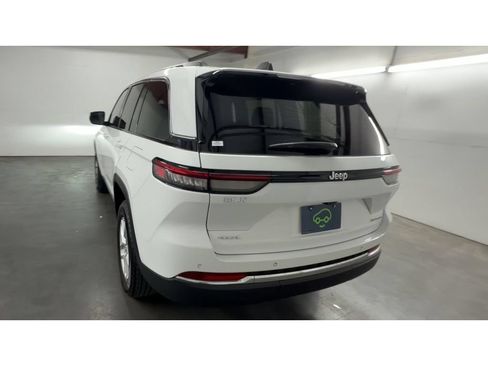 Used 2025 Jeep Grand Cherokee Laredo X w/ Luxury Tech Group I AWD/4WD image 7
